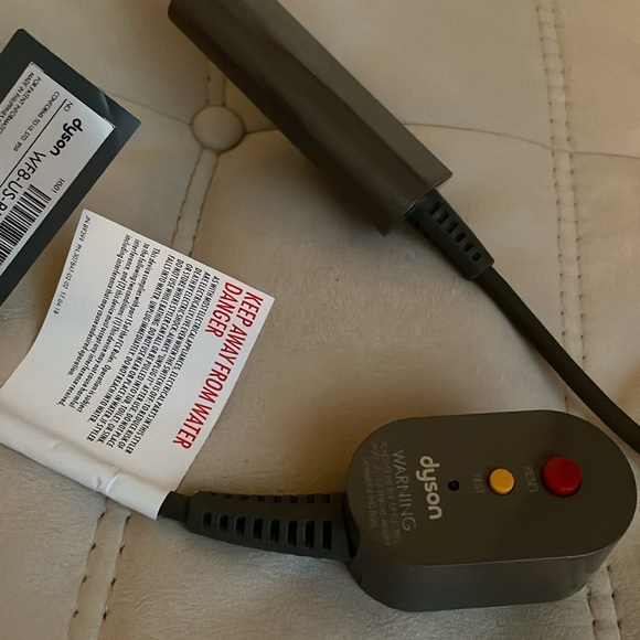 Complete Dyson Airwrap Set - Picture 3 of 4